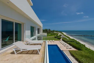 CANCUN 6BR Beachfront La Joya Villa (Punta Sam)